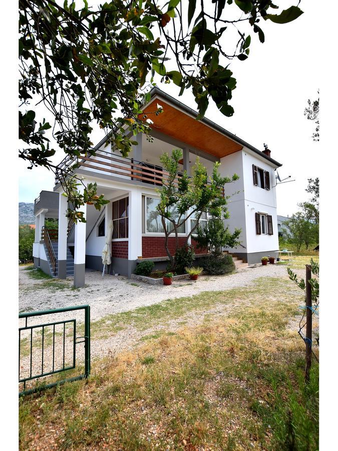 Laroom Apartman *